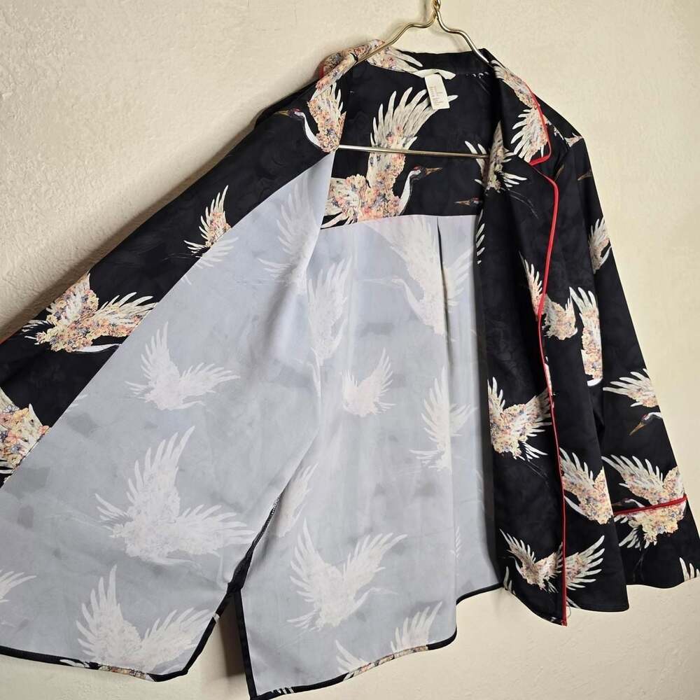 H&M Crane-Print Satin Blouse with Red Piping - Picture 7 of 8